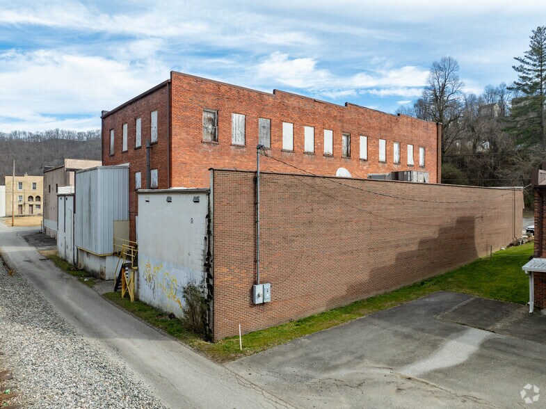 More Photos Of 421 Main St, Madison General Retail For Sale