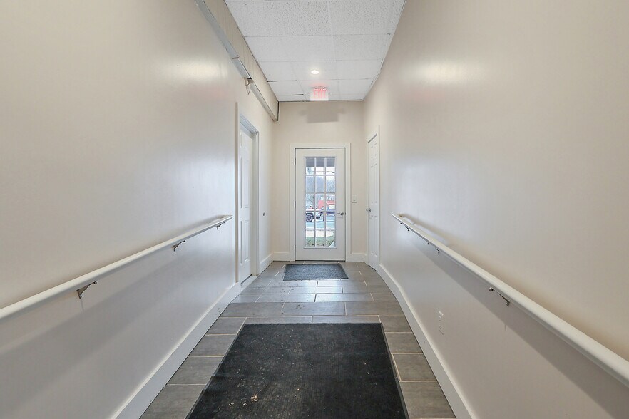 More Photos Of 8914 N Seneca St, Weedsport Freestanding For Sale