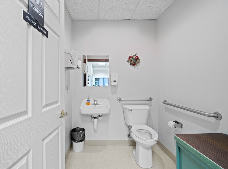 More Photos Of 900 Leonard St, Clearfield Office For Lease