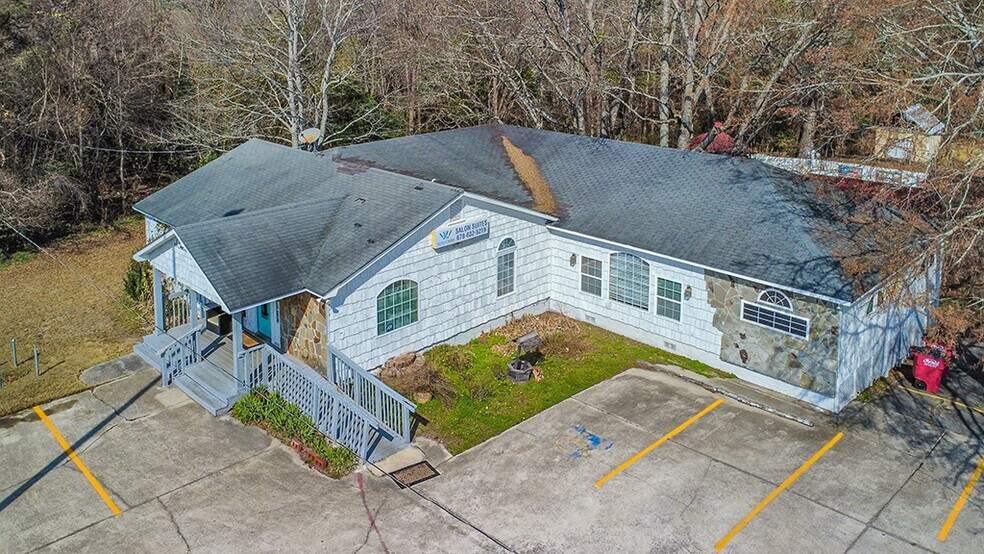 More Photos Of 4849 Mercer University Dr, Macon-Bibb Storefront For Sale