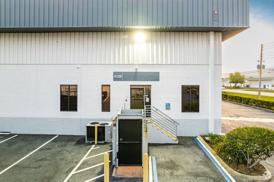 More Photos Of 3320 Vineland Rd, Orlando Unknown For Lease