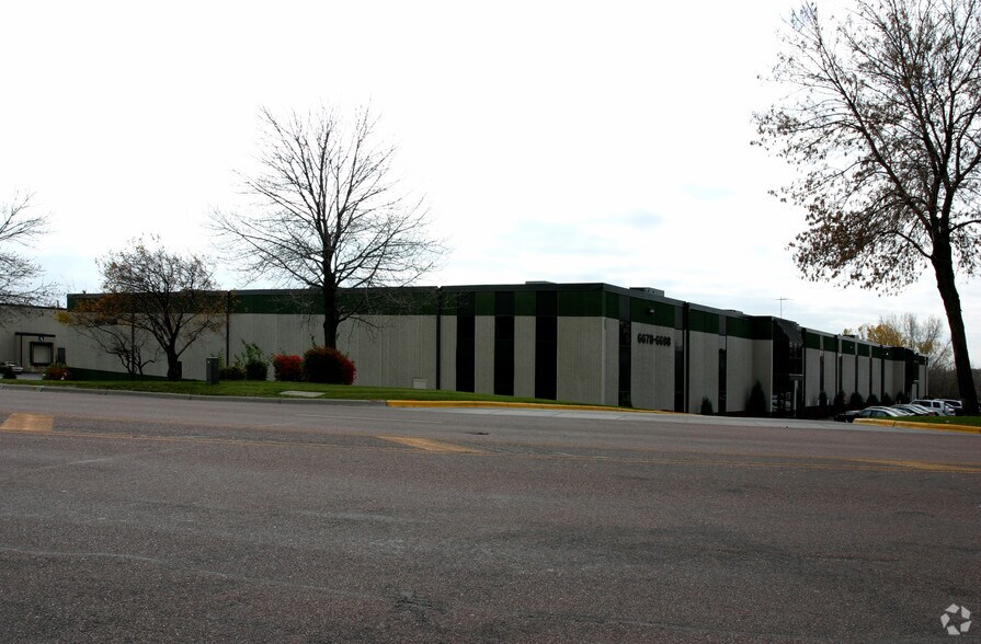 More Photos Of 6678-6698 Shady Oak Rd, Eden Prairie Distribution For Lease