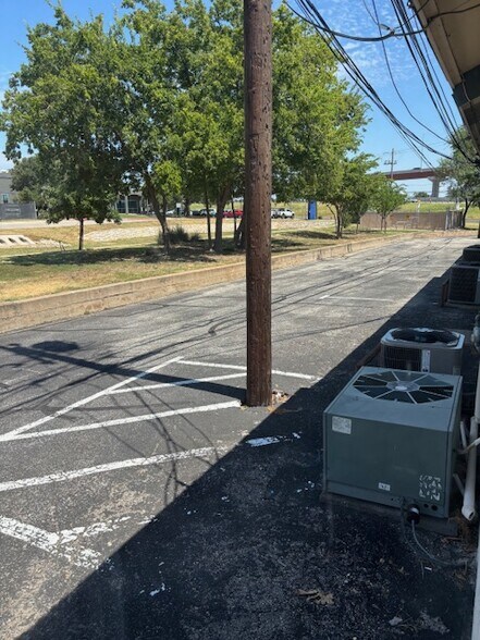 More Photos Of 400 Chisholm Valley Dr, Round Rock Unknown For Lease