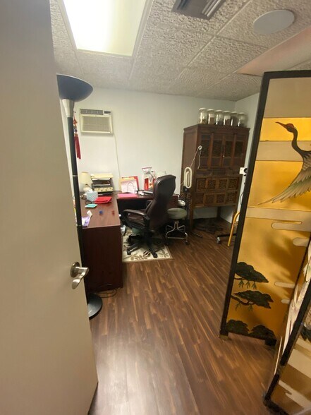 More Photos Of 21400-21414 W Dixie Hwy, Miami Medical For Lease