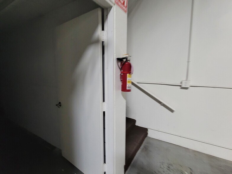 More Photos Of 800 S Rochester Ave, Ontario Warehouse For Lease