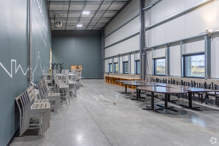 More Photos Of 6550 Hamilton Lebanon Rd, Monroe Warehouse For Sale