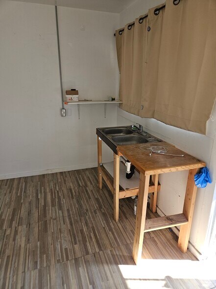 More Photos Of 1725-1733 Pacific Coast Hwy, Lomita Storefront For Lease