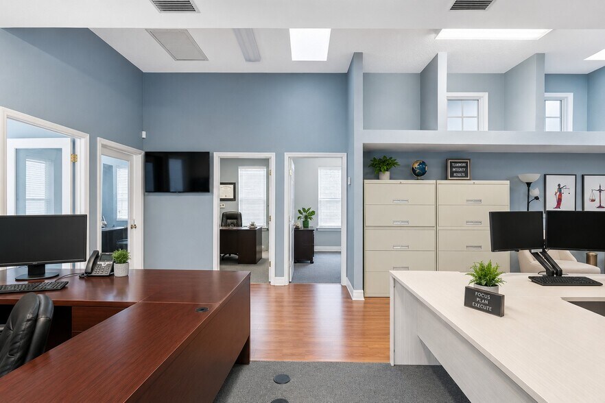 More Photos Of 402 E 7th Ave, Tampa Office For Sale