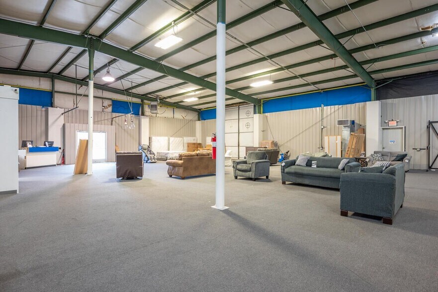 More Photos Of 208 Conway Dr, Columbus Showroom For Sale