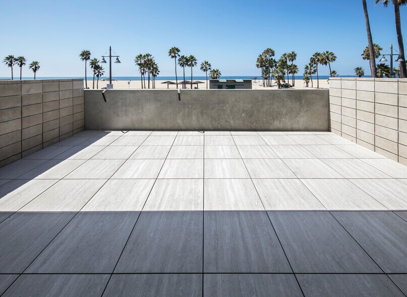 More Photos Of 305 Ocean Front Walk, Venice Office For Lease