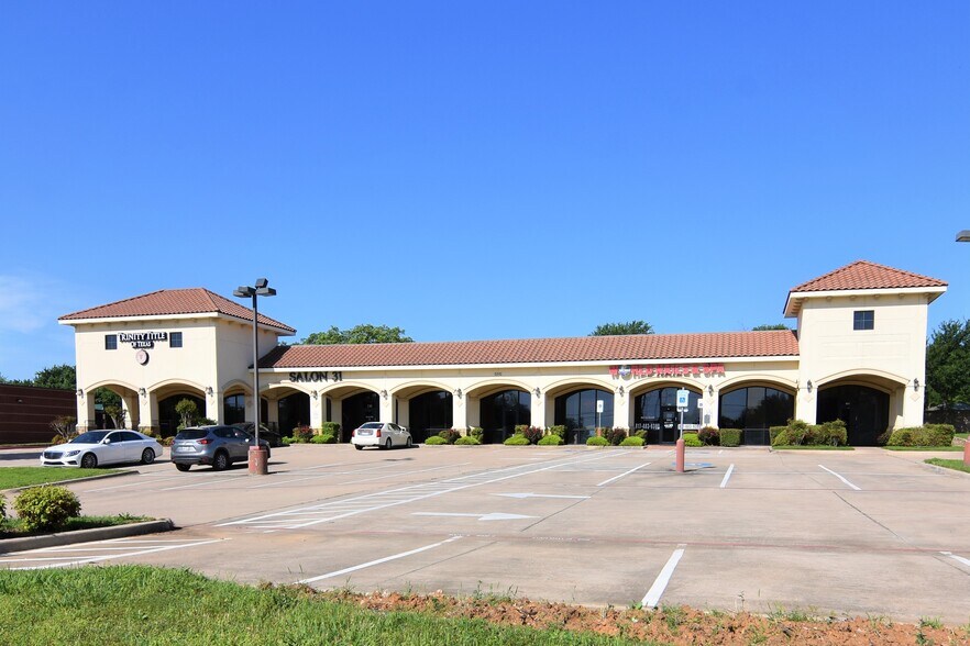 More Photos Of 5312 Park Springs Blvd, Arlington General Retail For Sale