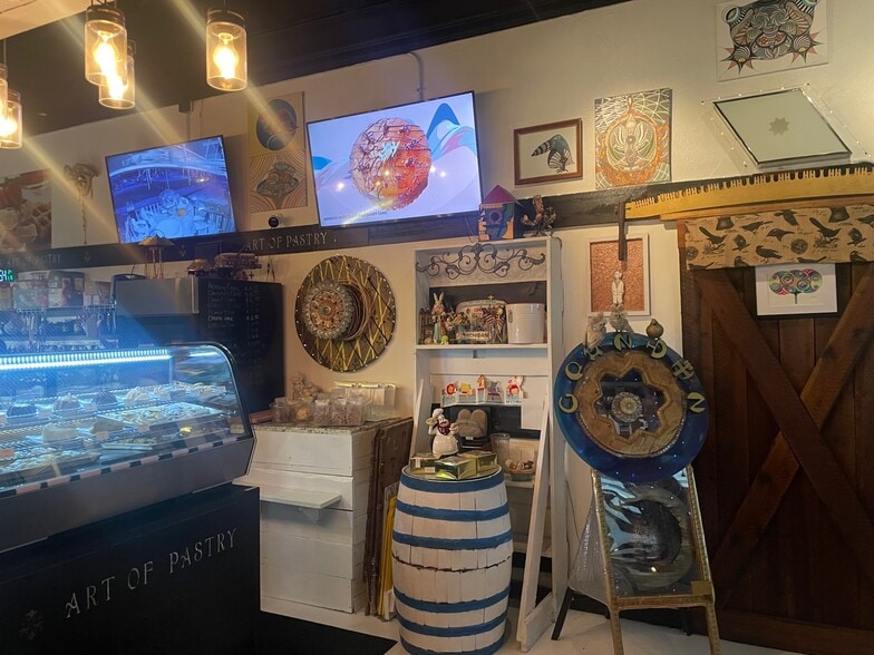 More Photos Of 3666-3672 Erie Ave, Cincinnati Restaurant For Lease