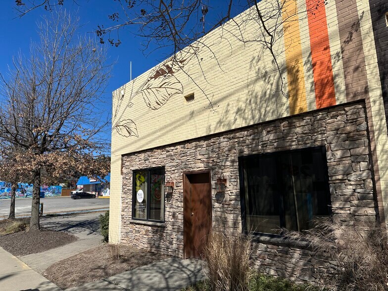 Primary Photo Of 2021 State St, Cayce Showroom For Lease