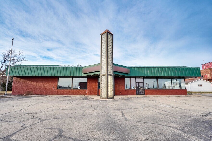 Primary Photo Of 112 W Maple Ave, Beaver Dam Freestanding For Lease