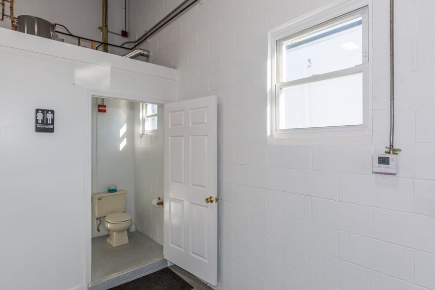 More Photos Of 26 Oakdale Ave, Johnston Warehouse For Lease