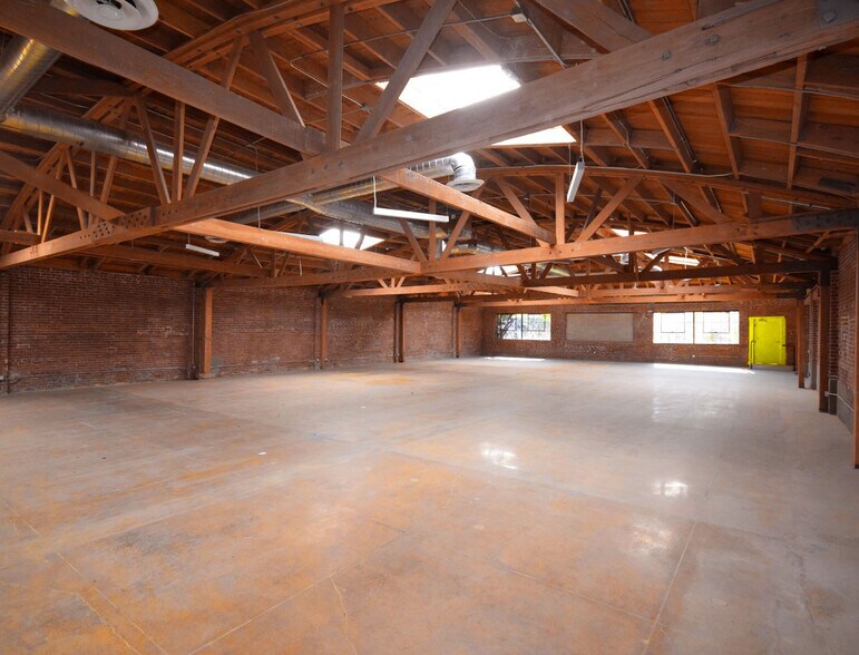 More Photos Of 2210 W Temple St, Los Angeles Warehouse For Sale
