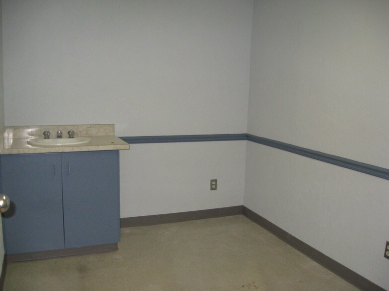 More Photos Of 13414 Medical Complex Dr, Tomball Medical For Lease