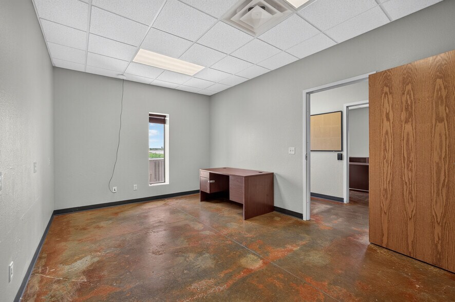 More Photos Of 906 S Eastern Ave, Elk City Warehouse For Sale