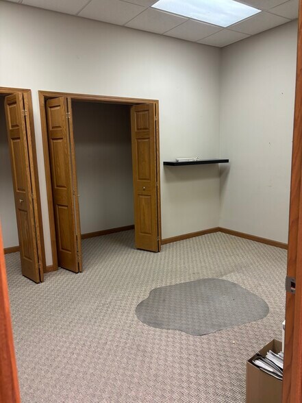 More Photos Of 613 1st St, LaSalle General Retail For Lease