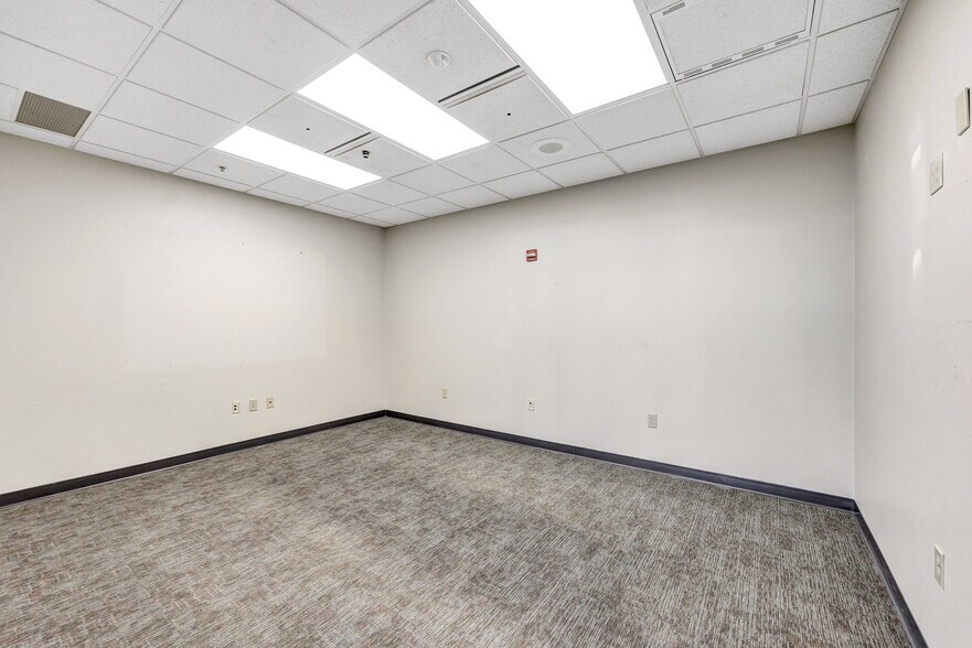 More Photos Of 3500 Packerland Dr, De Pere Office For Lease