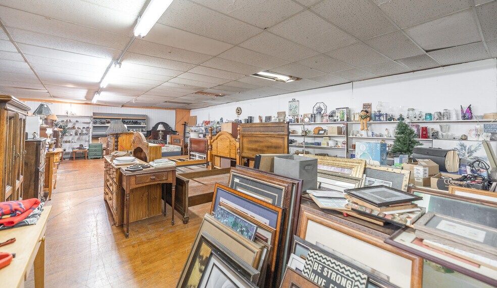 More Photos Of 600 W Commercial St, Lebanon Department Store For Sale