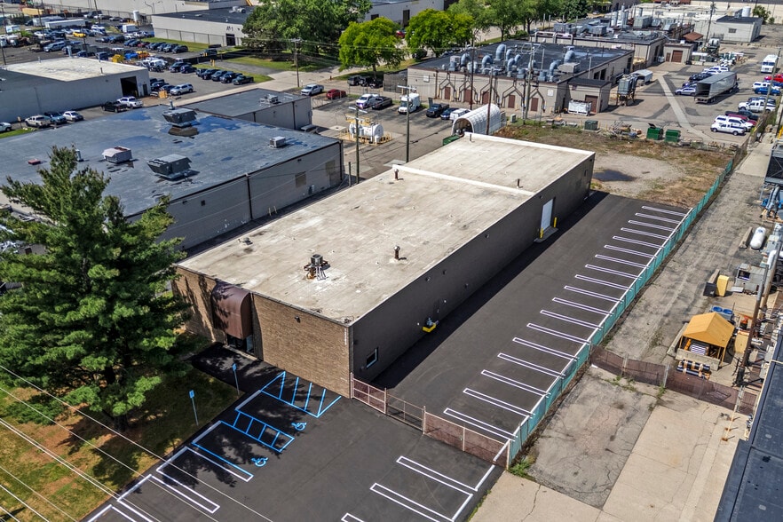 More Photos Of 12283 Levan Rd, Livonia Warehouse For Lease