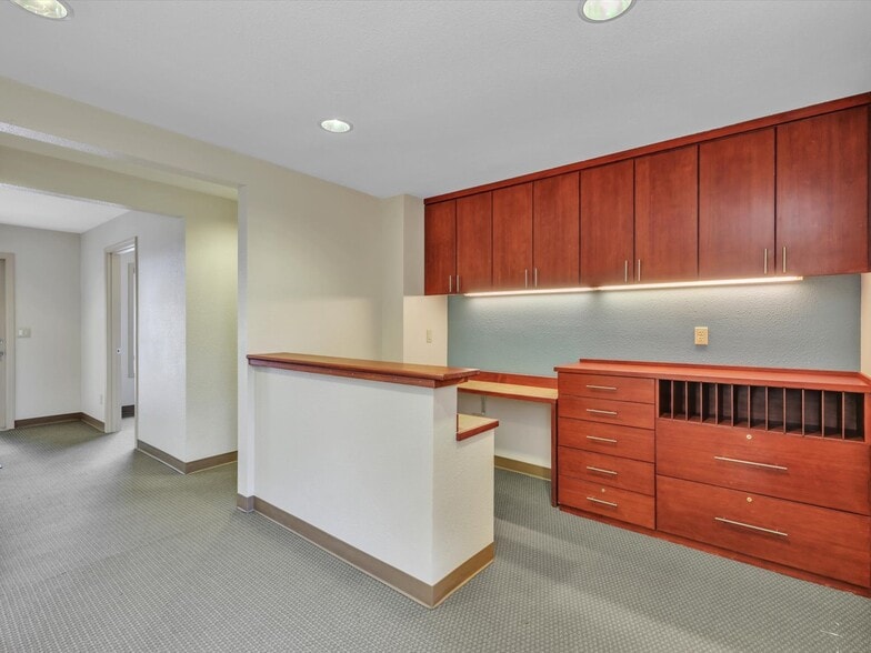 More Photos Of 7522 221st Pl SW, Edmonds Office For Sale