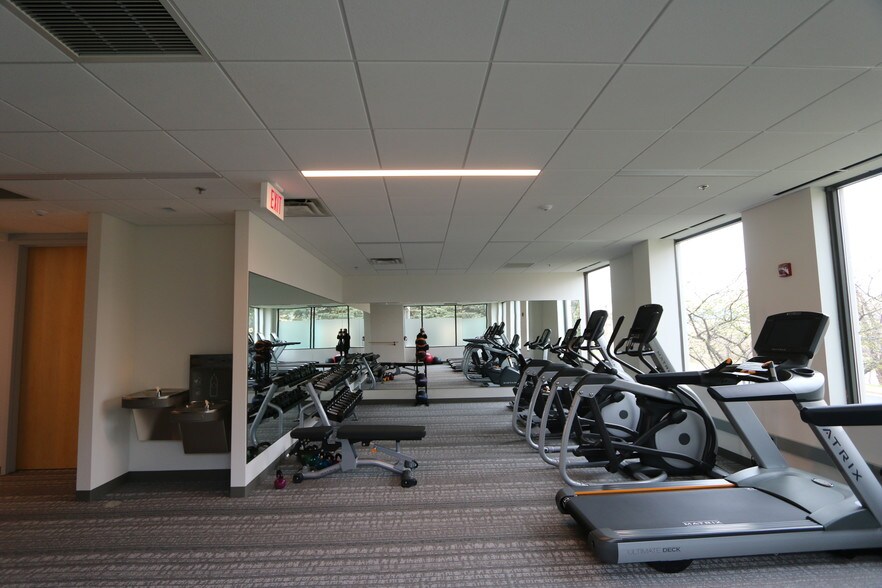 More Photos Of 535 E Diehl Rd, Naperville Office For Lease