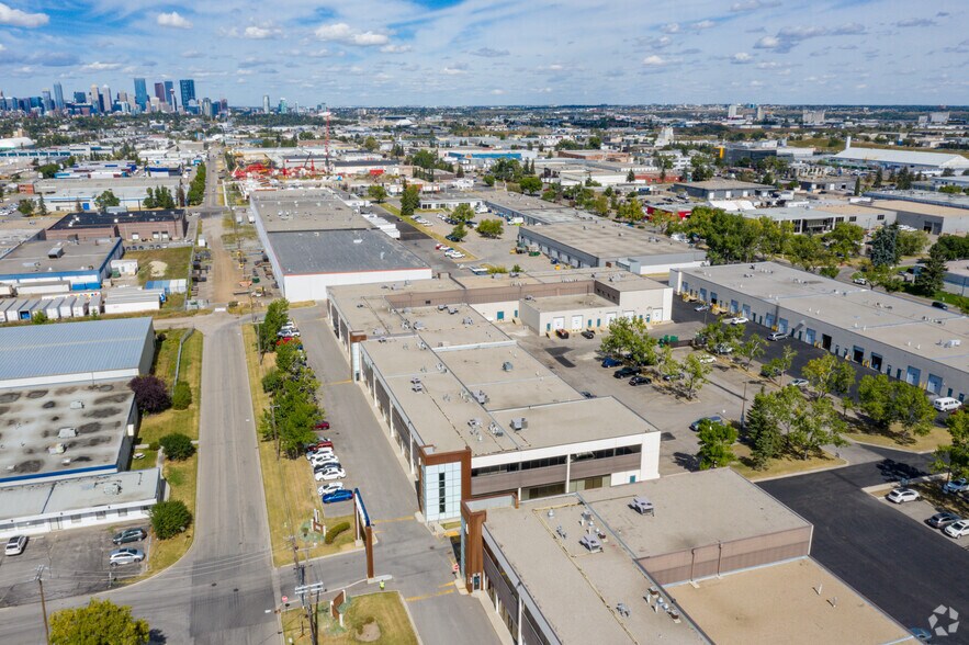More Photos Of 6020 2nd St SE, Calgary Showroom For Lease