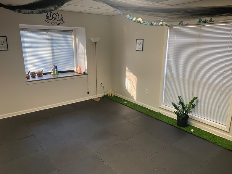 More Photos Of 875 Old Roswell Rd, Roswell Office For Sale