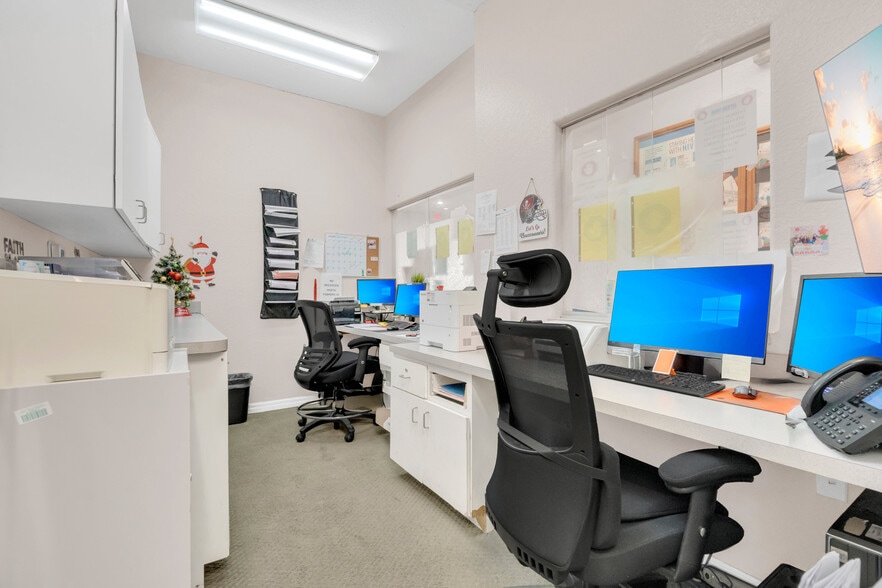 More Photos Of 901-911 N Central Ave, Kissimmee Medical For Lease