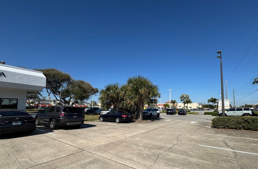 More Photos Of 2003 N Atlantic Ave, Cocoa Beach Storefront Retail Office For Lease