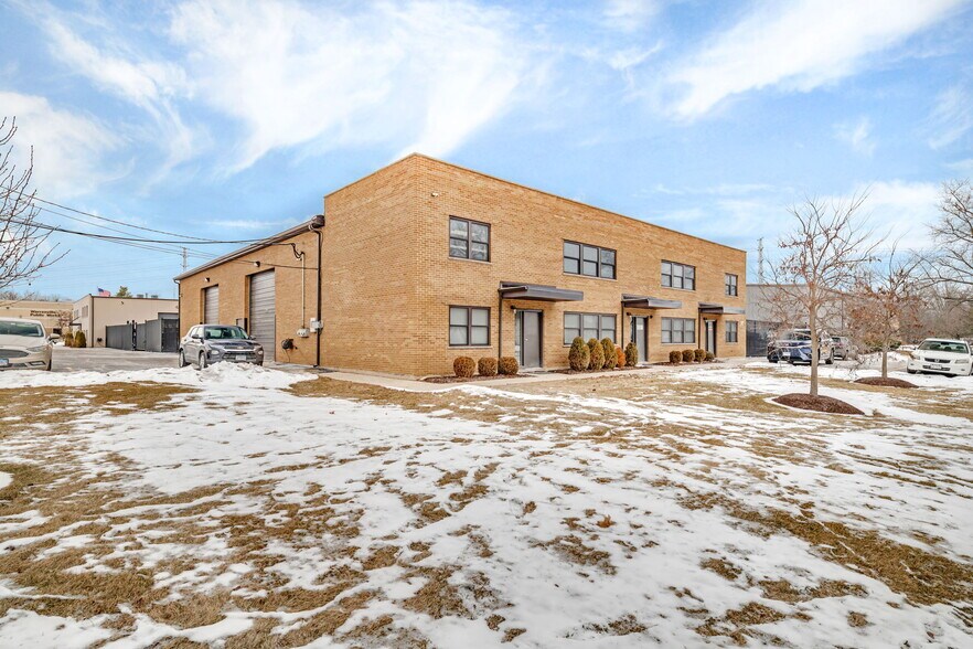 Primary Photo Of 3S340 Rockwell St, Warrenville Industrial For Lease