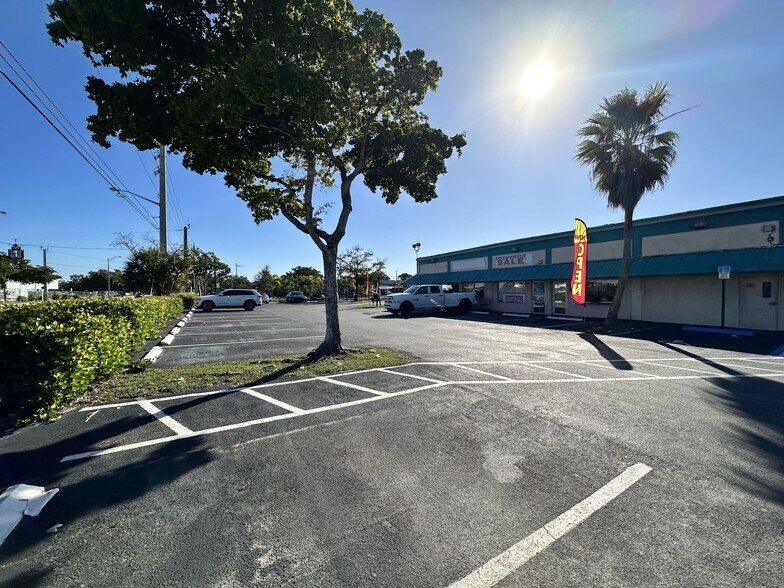 More Photos Of 1883 NW 38th Ave, Lauderhill Light Distribution For Sale