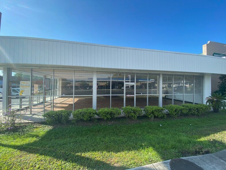 Primary Photo Of 1746 E Silver Springs Blvd, Ocala Freestanding For Lease