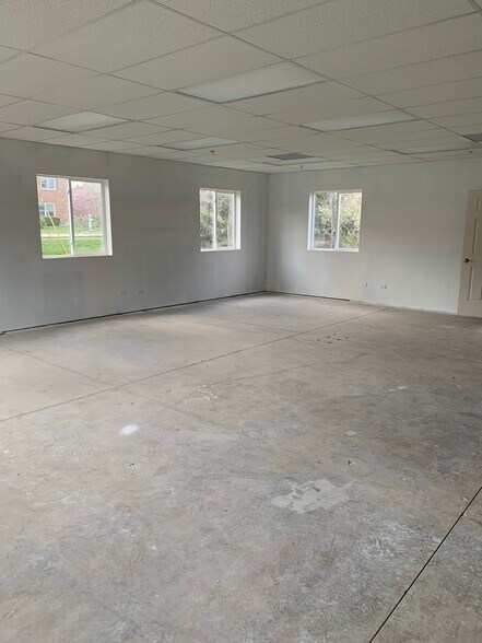 More Photos Of 167 N Greenleaf St, Gurnee Loft Creative Space For Sale