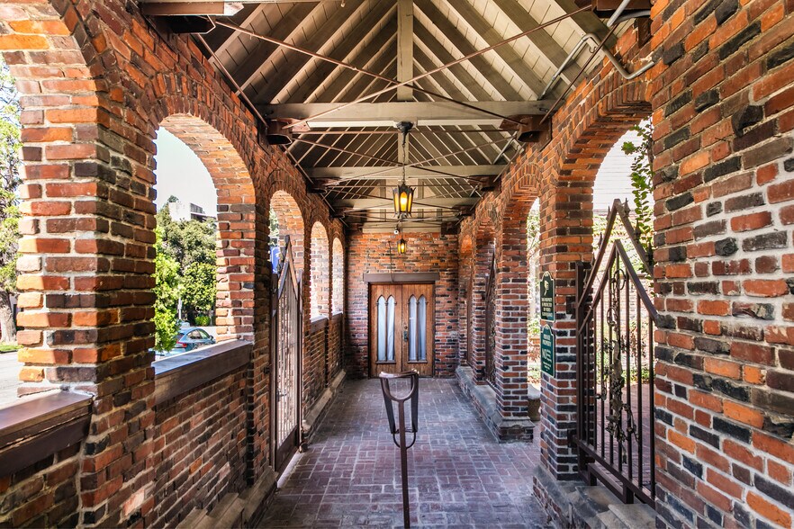 More Photos Of 95 N Marengo Ave, Pasadena Storefront Retail Office For Sale