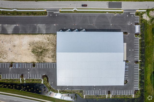 More Photos Of 3661 Ironbridge Blvd, Fort Myers Distribution For Lease