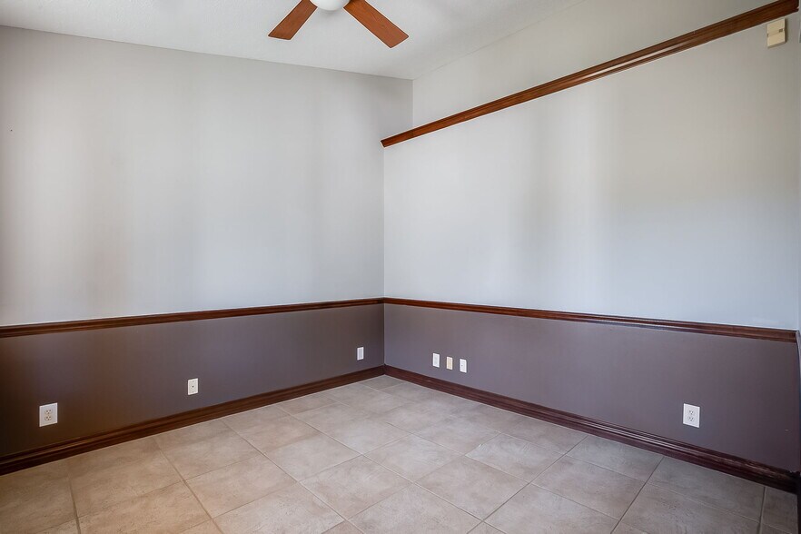 More Photos Of 121 S Water St, Derby Office For Sale