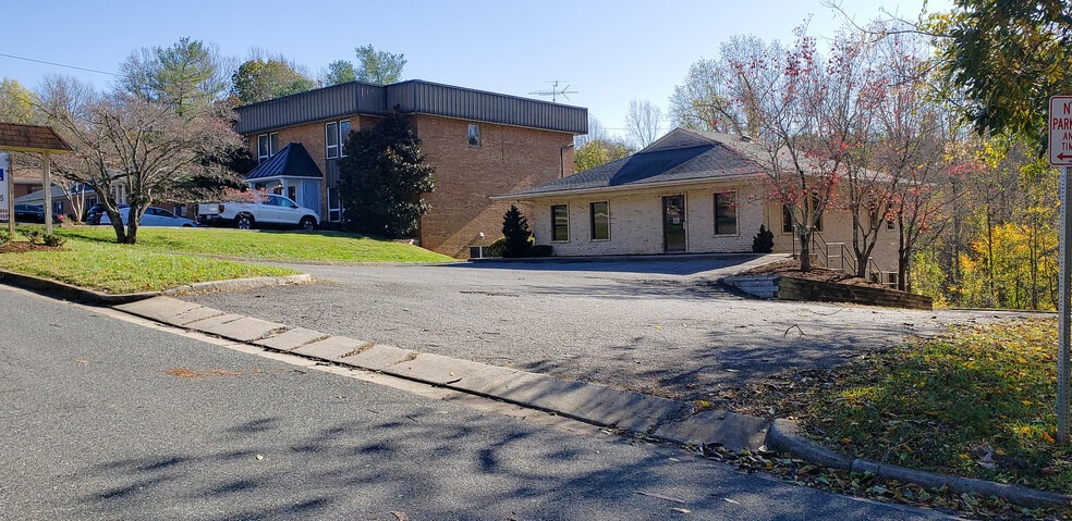 Primary Photo Of 1949 Thomson Dr, Lynchburg Medical For Lease