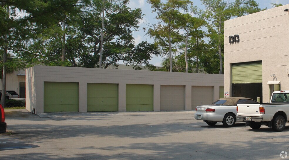 More Photos Of 1313 NW 65th Pl, Fort Lauderdale Warehouse For Lease