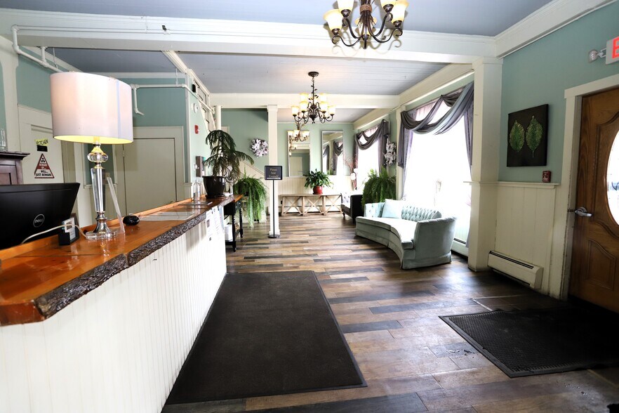 More Photos Of 138 Cross St, Brighton Hotel For Sale
