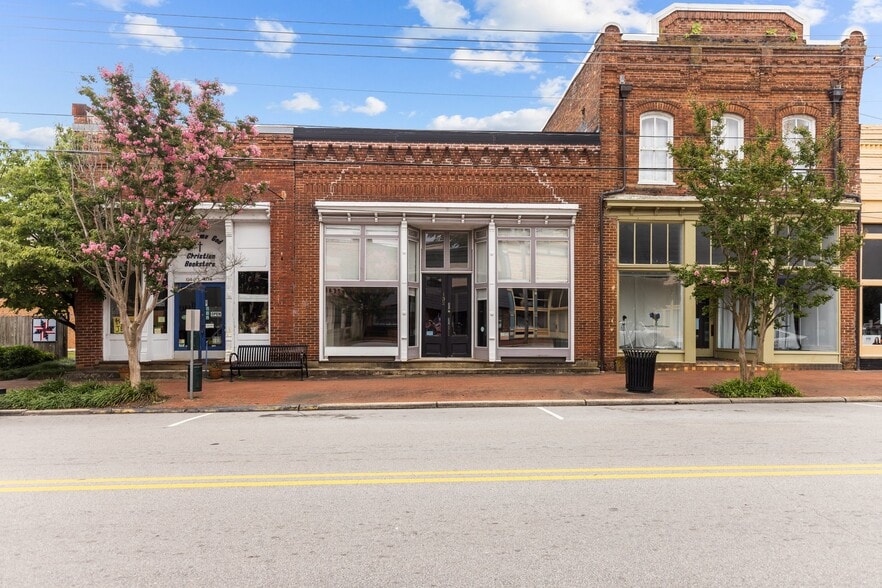 More Photos Of 132 S Main St, Warrenton Storefront For Sale