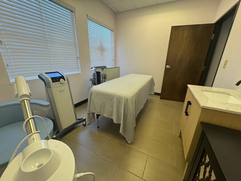 More Photos Of 2410 W Ray Rd, Chandler Medical For Lease