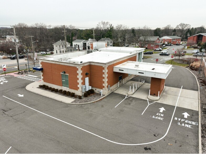More Photos Of 690 Wyckoff Ave, Wyckoff General Retail For Lease