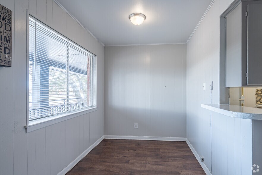 More Photos Of 2550 S Bypass 35, Alvin Apartments For Sale