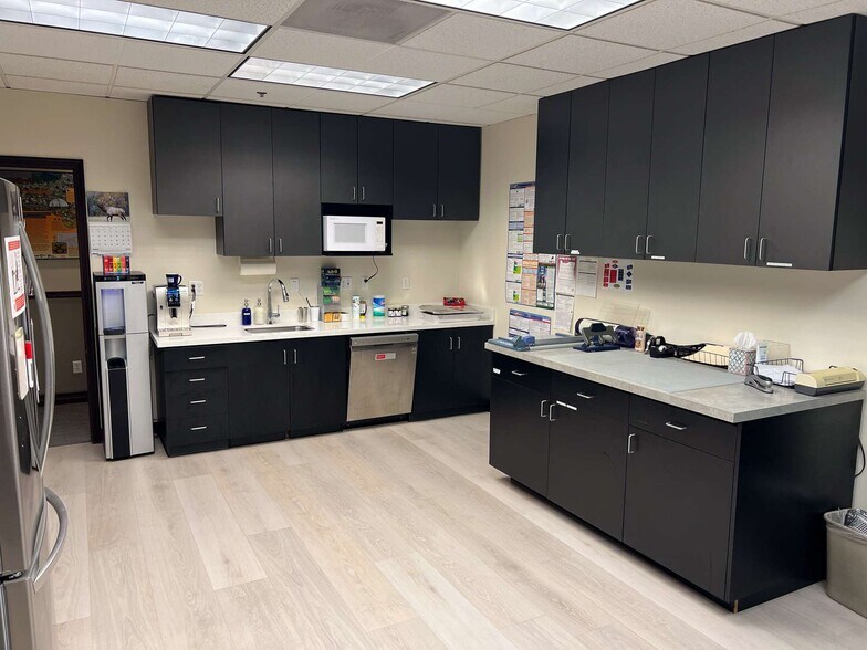 More Photos Of 3990 Collins Way, Lake Oswego Office For Sale