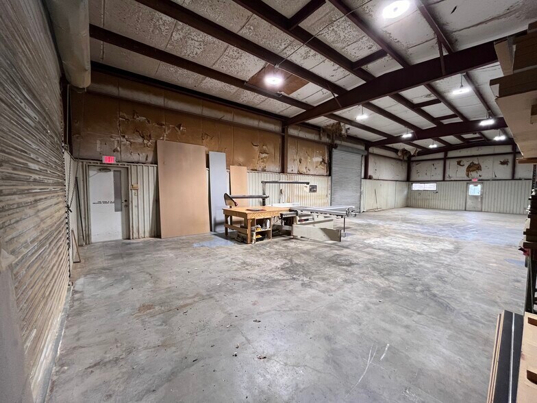More Photos Of 4913 College Park Dr, Deer Park Industrial For Sale