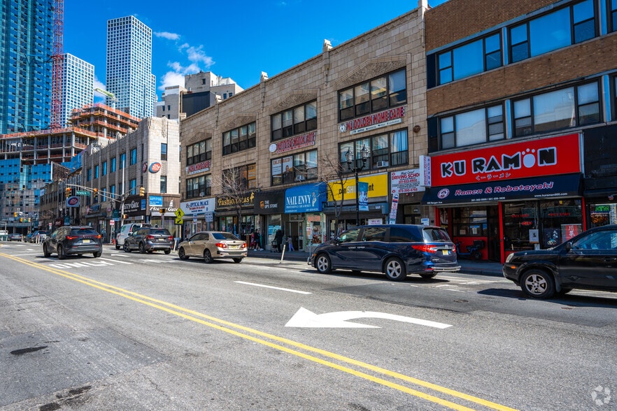 More Photos Of 912-920 Bergen Ave, Jersey City Storefront For Lease