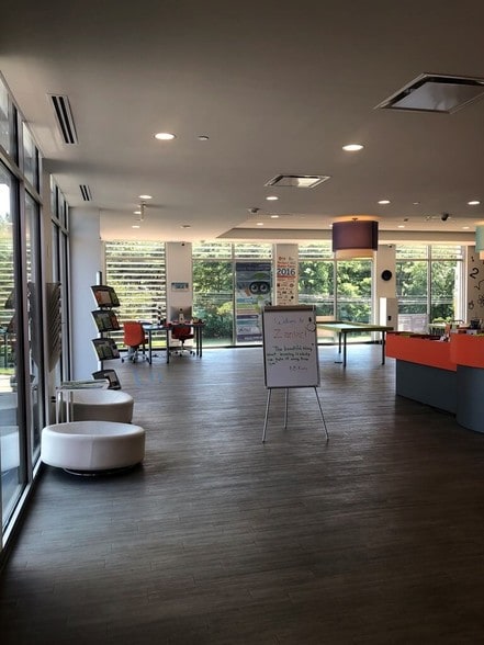 More Photos Of 1385-1391 Post Rd E, Westport General Retail For Lease